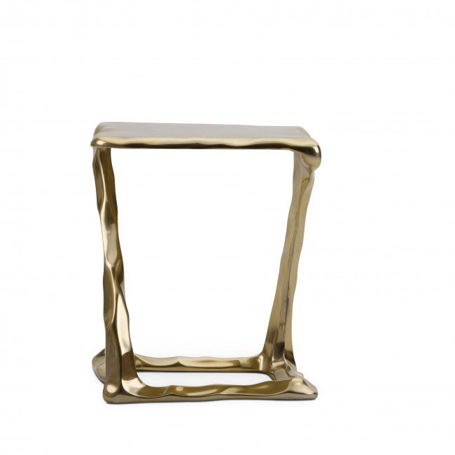 طاولة جانبية