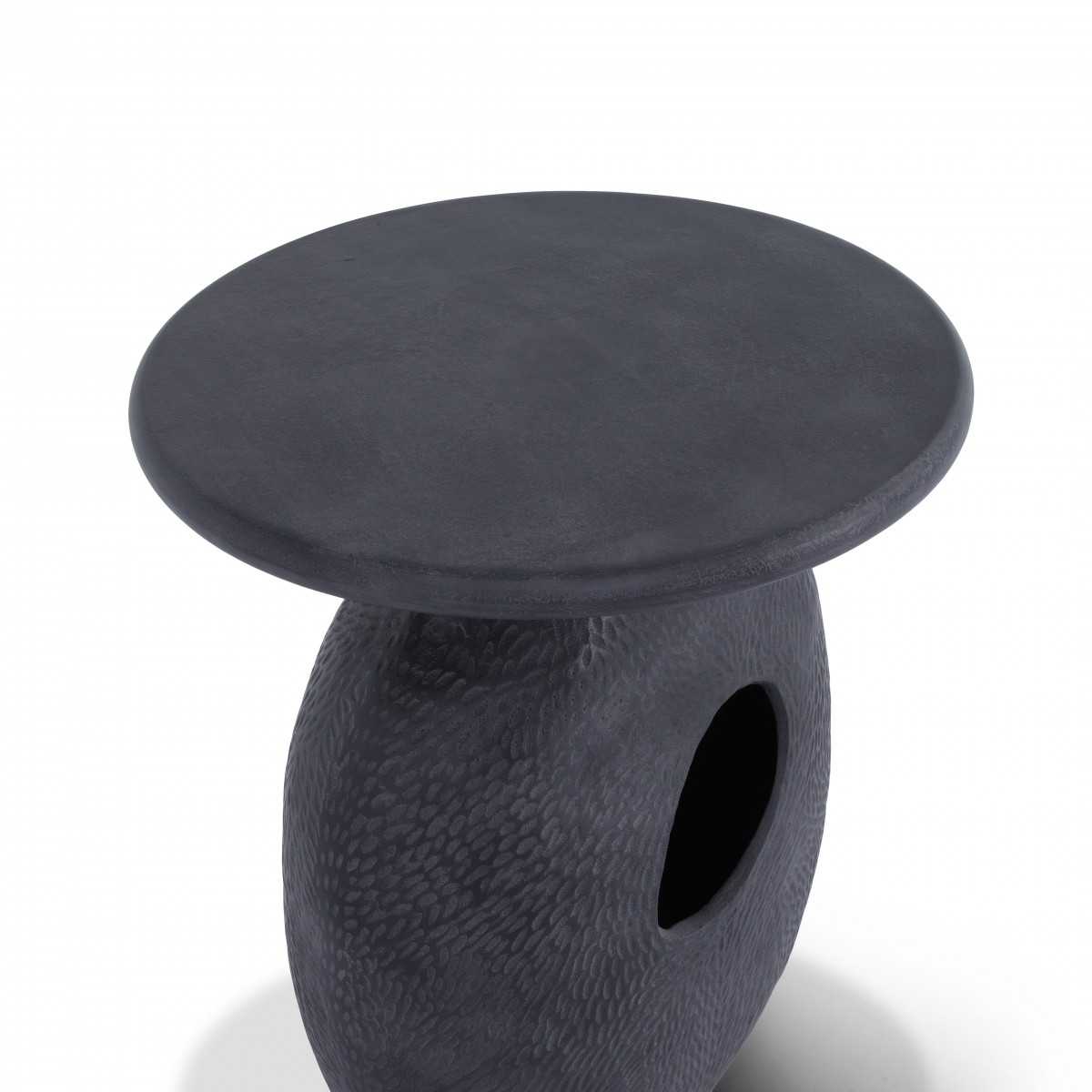 طاولة جانبية