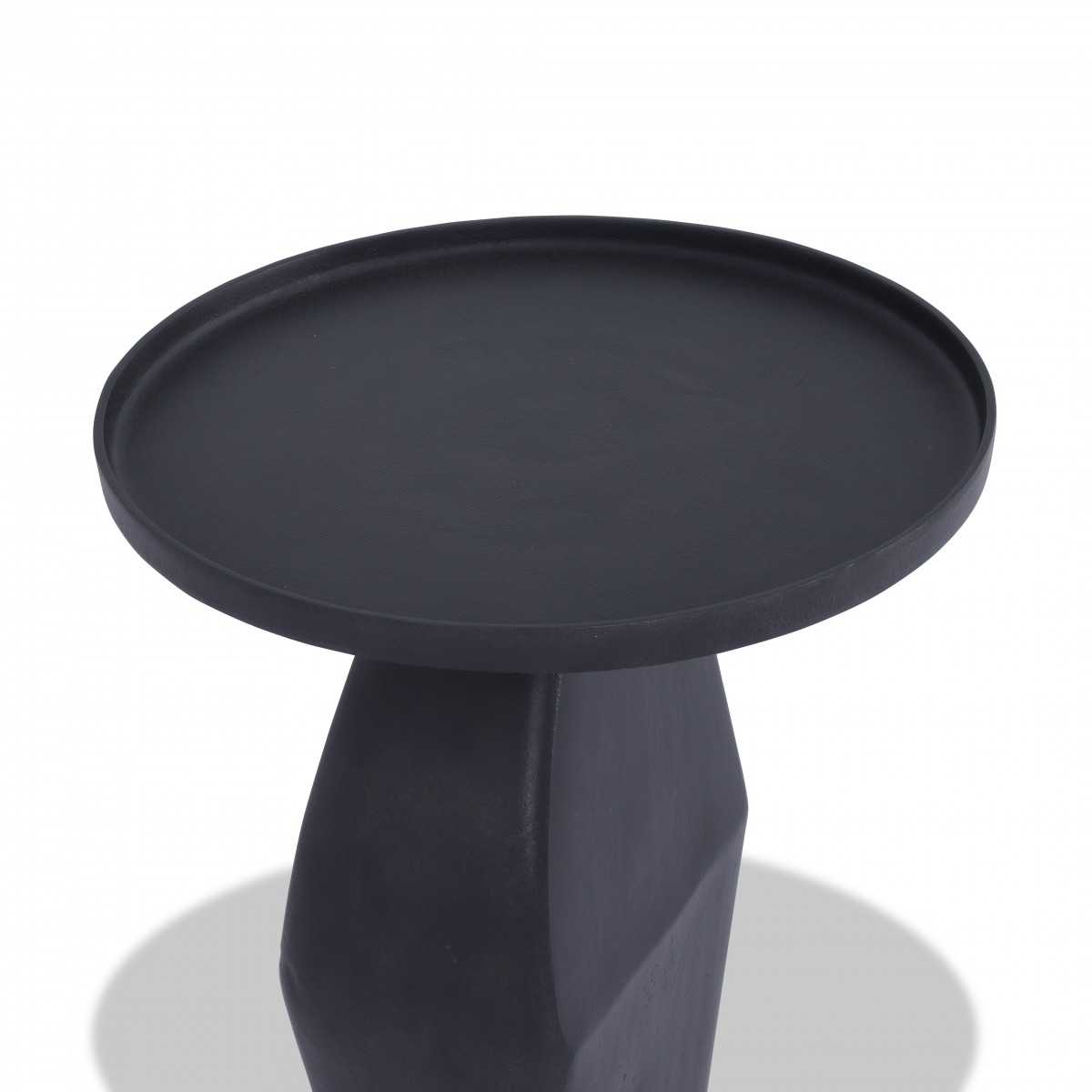 طاولة جانبية