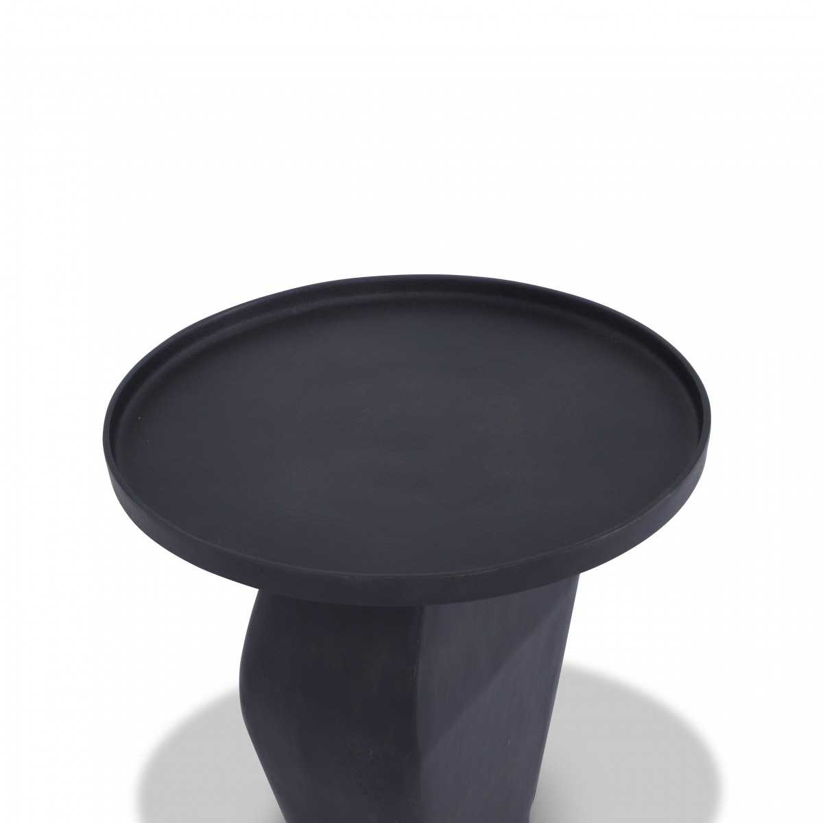 طاولة جانبية