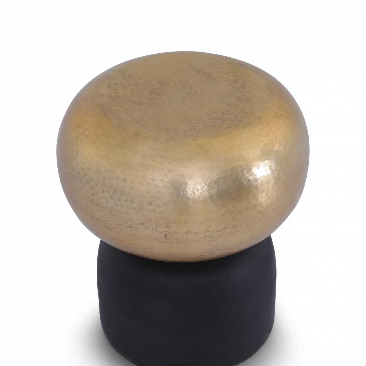 طاولة جانبية