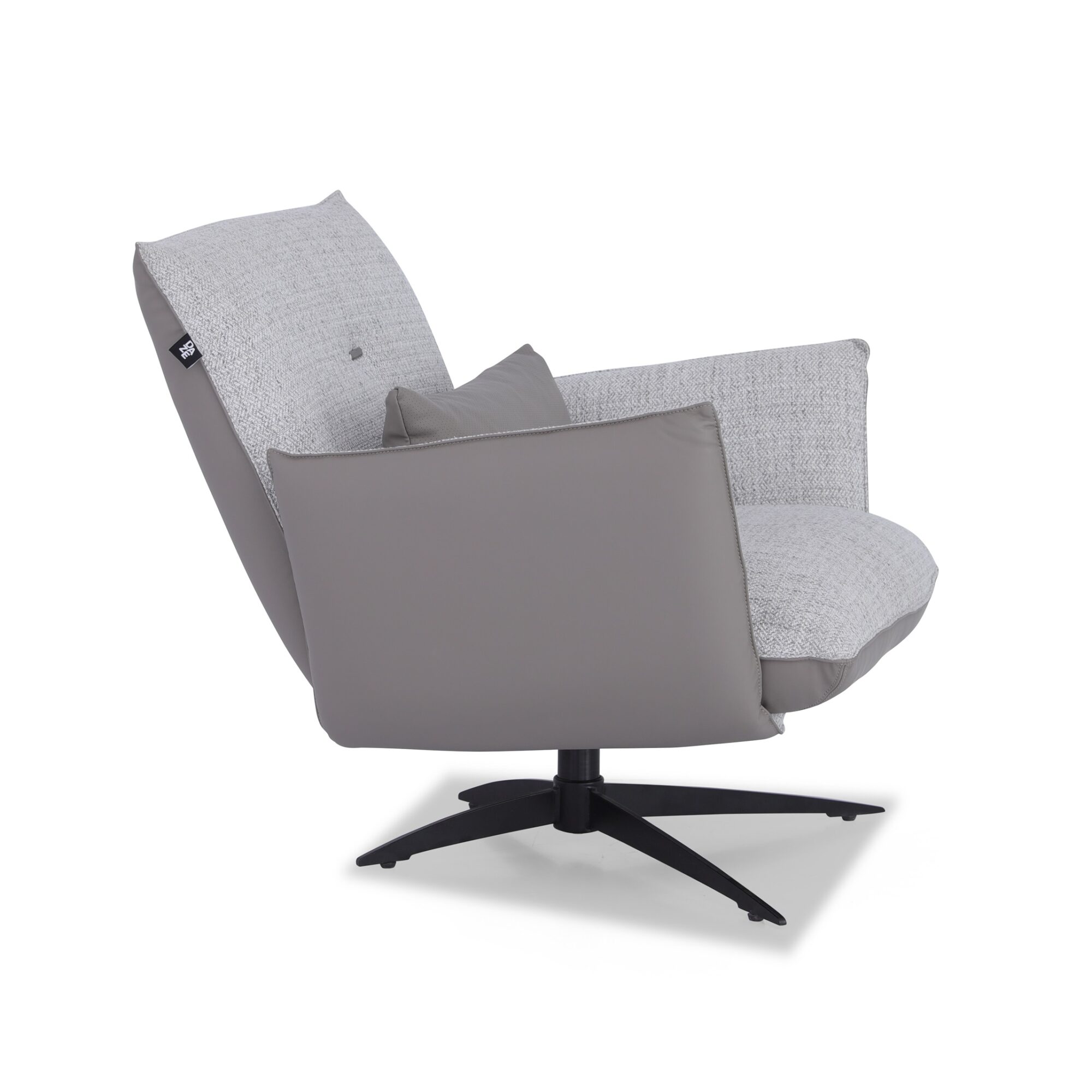 كرسي بذراعين