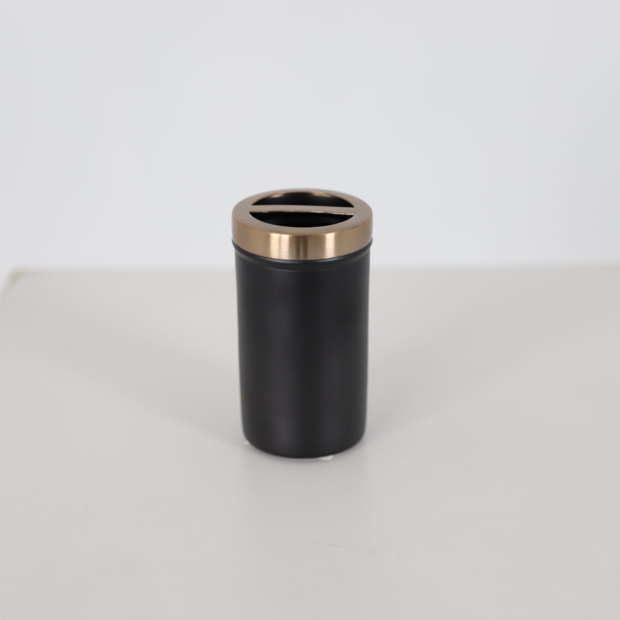 حامل فرشاة الأسنان